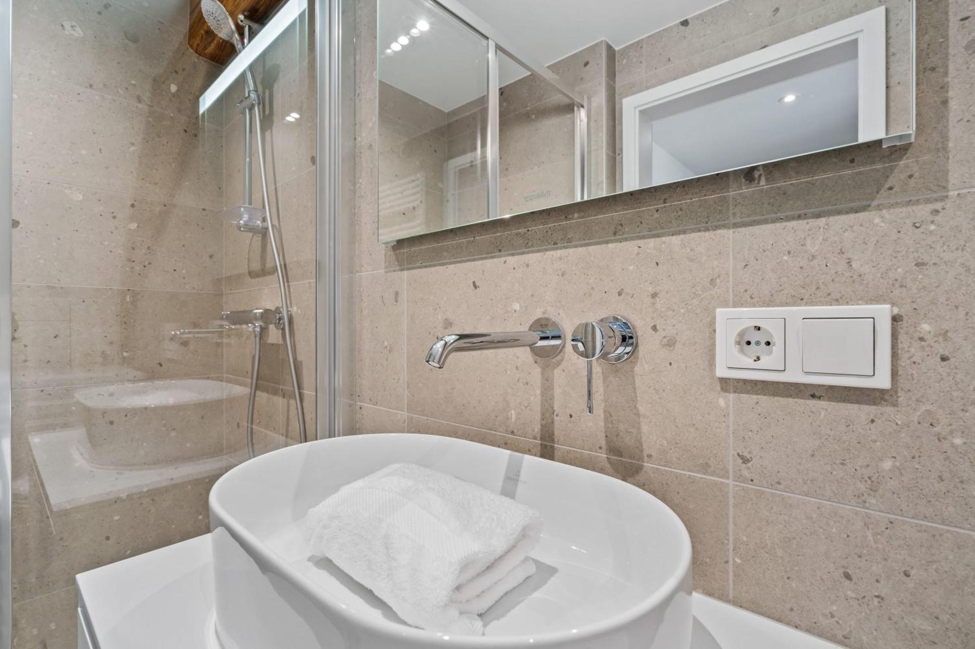 Elegant Clausen Apartment With King Bed & Wifi Luxemburgo Exterior foto